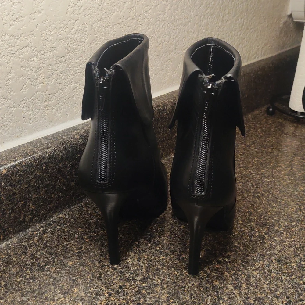 LIKE NEW! Ralph Lauren "Leola" Black High Heel Ankle Boots MSRP $140 (Copy) - Picture 6 of 16